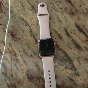 Apple Watch Series 3 38mm (Cracked)